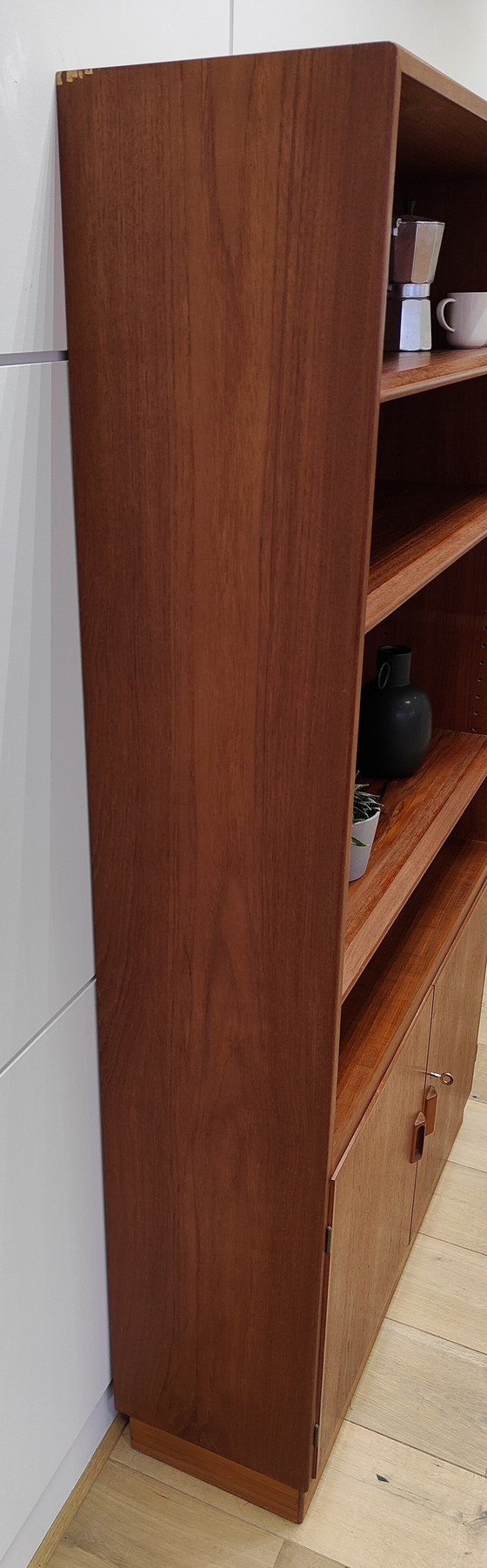 Image 1 of Meuble haut vintage danois - Mid Century | wall cabinet