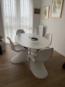 Tulip table + 4x Vitra Panton Chair