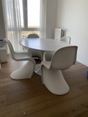 Tulip table + 4x Vitra Panton Chair