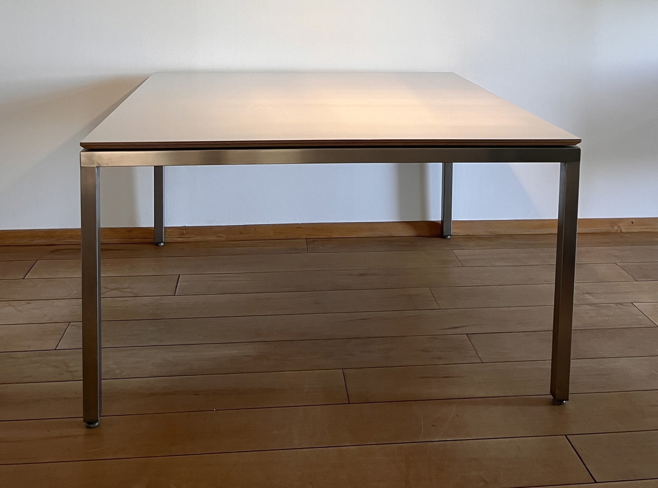 Mesa de comedor cuadrada Metaform S-16