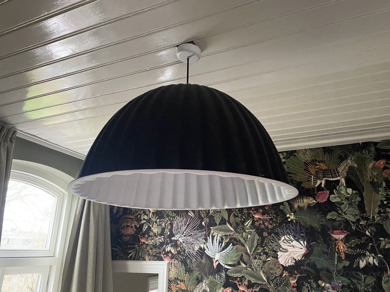 Muuto Under the Bell hanging lamp | €400 | Whoppah
