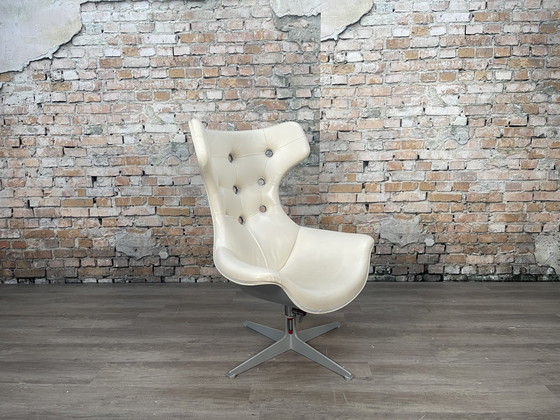 Image 1 of Poltrona Frau Regina Swivel Chair