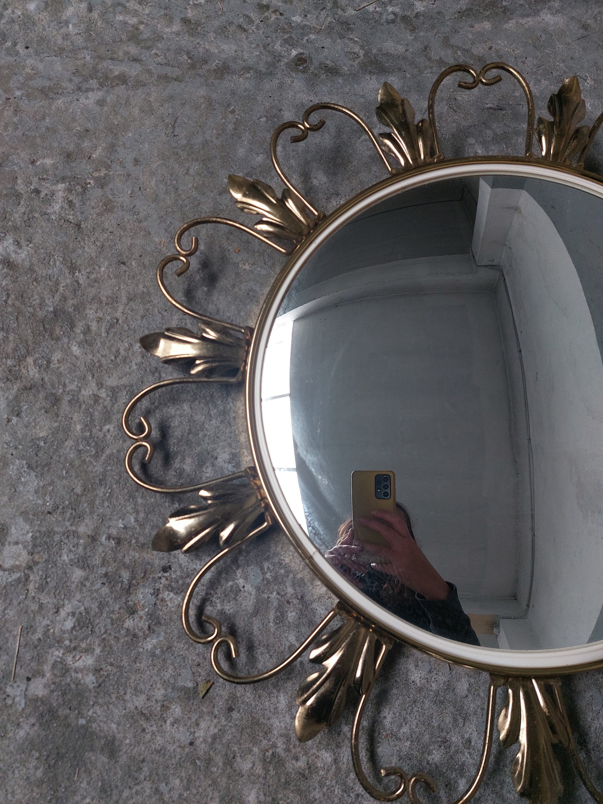Fish store eye mirror