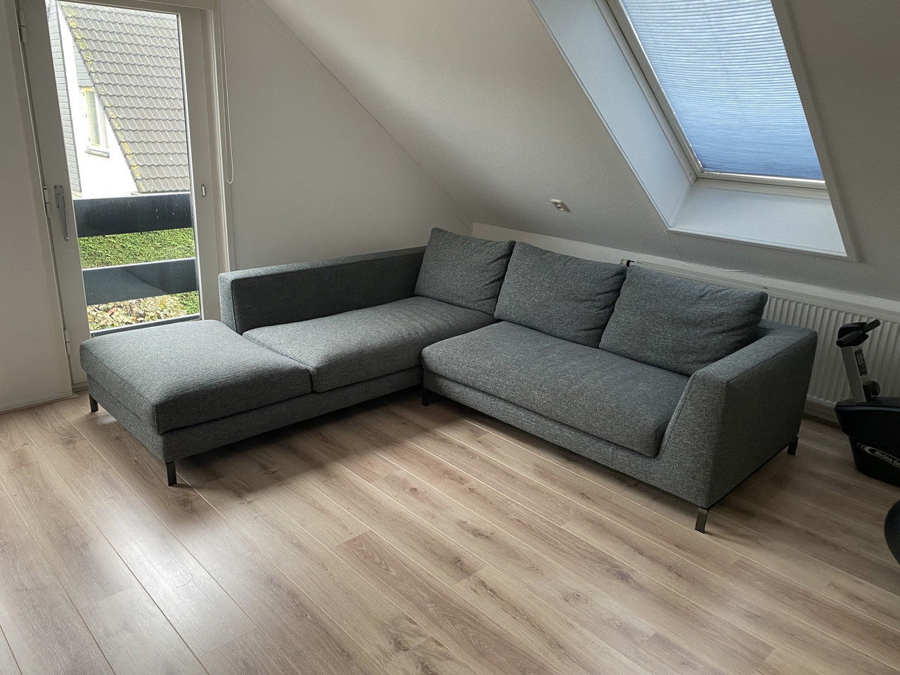 B&B Italia Ray sofa | €4,000 | Whoppah