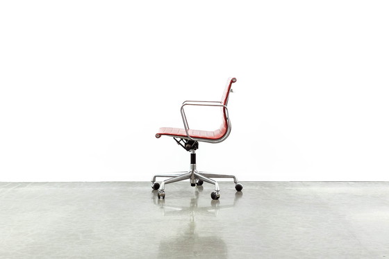 Image 1 of Chaise de bureau Eames EA117