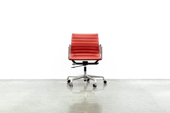 Image 1 of Chaise de bureau Eames EA117