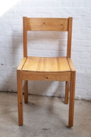 4 sedie in legno di pino di design scandinavo di metà secolo, anni '60
