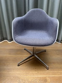 2x Vitra dal stoelen + Vitra contract table