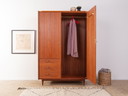 armoire vintage