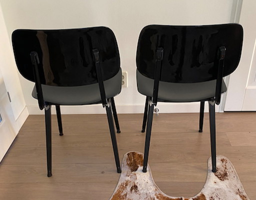 2x Ahrend Revolt chairs