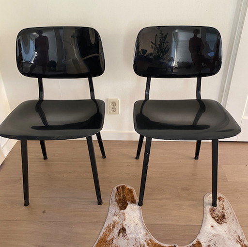 2x Ahrend Revolt chairs