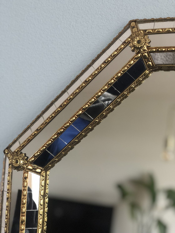 Image 1 of Espejo trapezoidal octogonal estilo Hollywood Regency, década de 1970