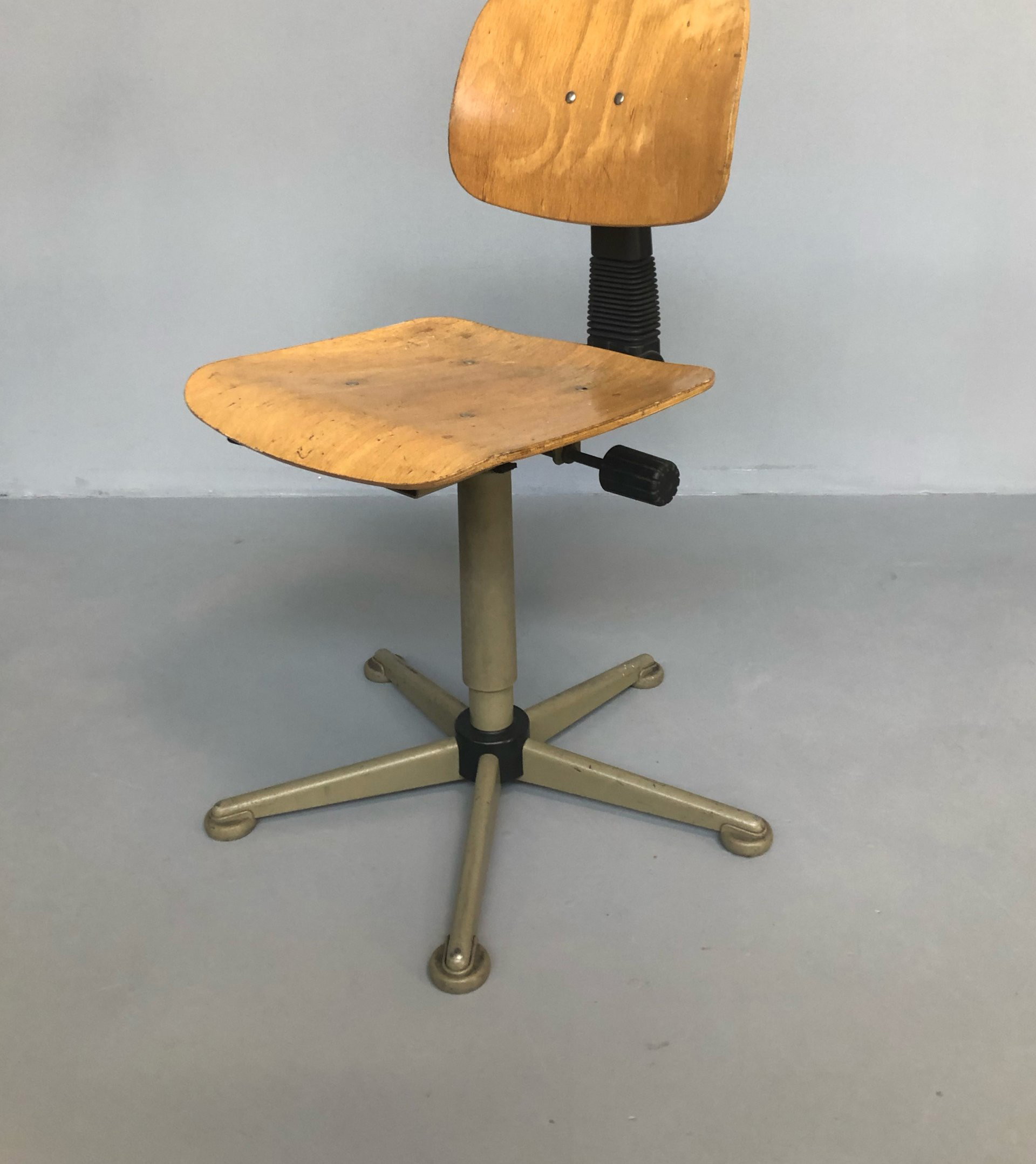 Bima shop swivel armchair