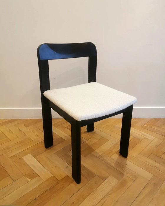 Image 1 of X6 dining chairs in wood