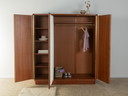 armoire vintage