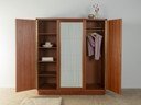 armoire vintage