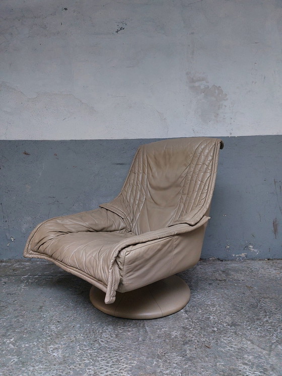 Image 1 of Vintage mouse gray leather chair