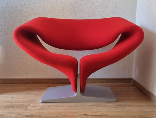 Artifort Ribbon Chair