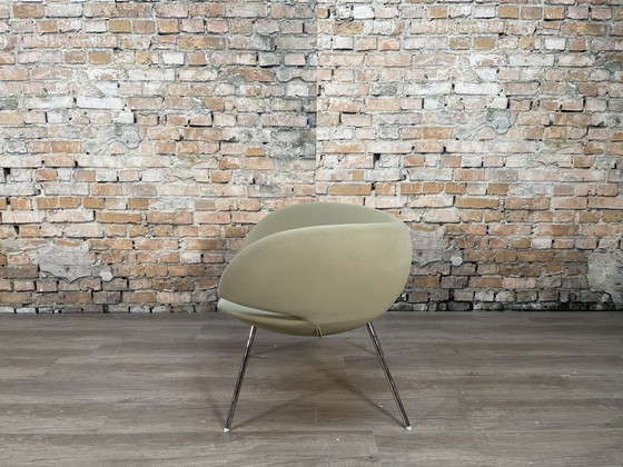 Image 1 of Artifort Pinq Lounge cream armchair