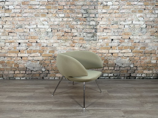 Artifort Pinq Lounge cream armchair