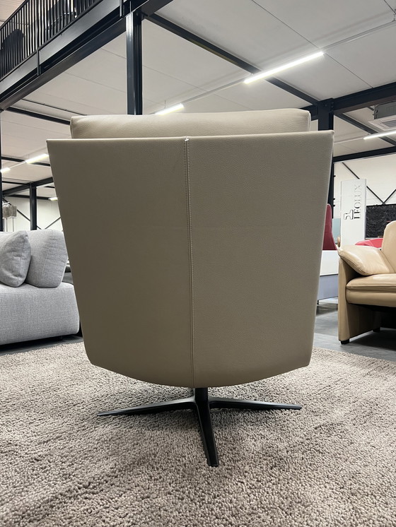 Image 1 of Leolux Kudo Swivel armchair Off-White leather