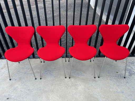 4x Fritz Hansen Arne Jacobsen butterfly chairs