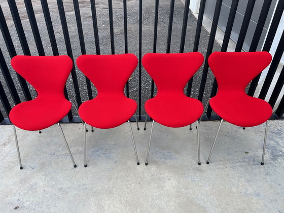 Image 1 of 4x Fritz Hansen Arne Jacobsen butterfly chairs