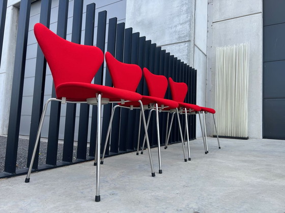 Image 1 of 4x Fritz Hansen Arne Jacobsen butterfly chairs