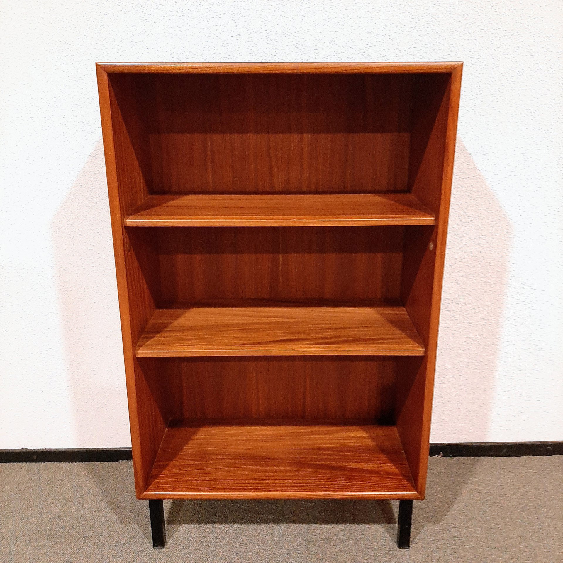 Small retro deals bookcase