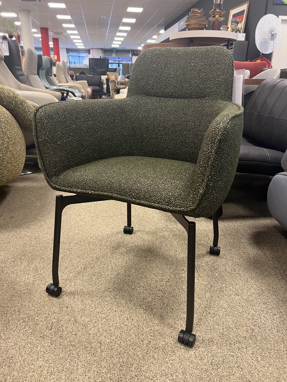 Image 1 of Leolux Gyon chair on wheels green fabric