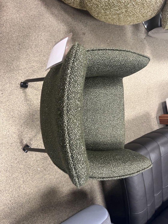 Image 1 of Leolux Gyon chair on wheels green fabric