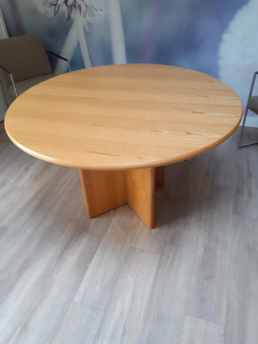 Lasko round dining table