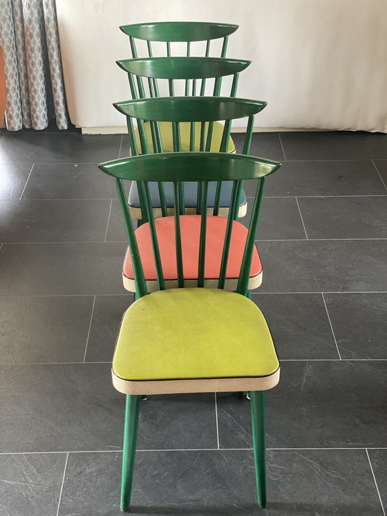 Image 1 of Ensemble de 4 chaises de salle à manger vintage à dossier en fuseau