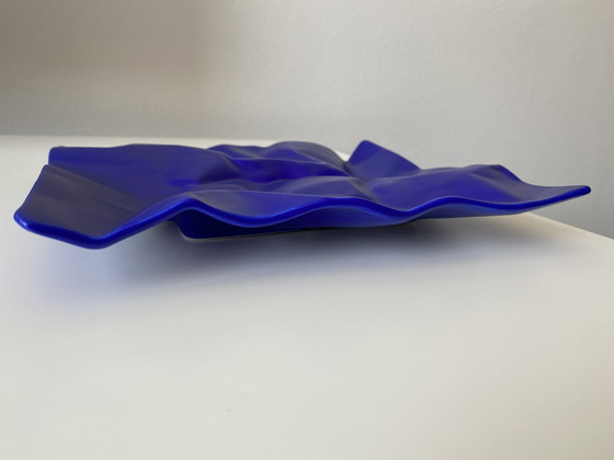 Image 1 of Crumpled plate - 1980 - Axis Design von Carol McNicoll