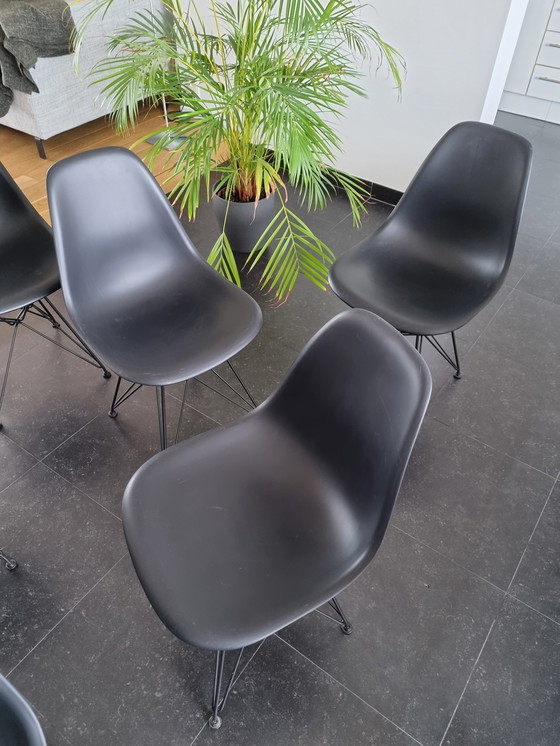 Image 1 of 6 chaises Vitra Eames DSR set of six