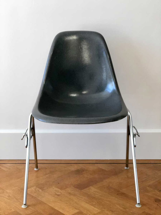 Image 1 of 6x Eames DSS bucket chair