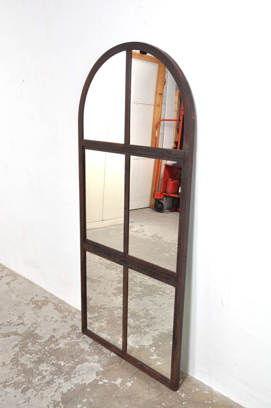 Image 1 of Miroir en arc en fonte vintage