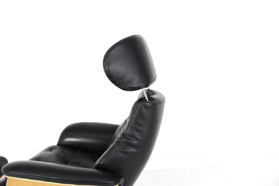 Image 1 of multi functional Scandinavian Lounge Chair / Fauteuil avec cuir et chêne