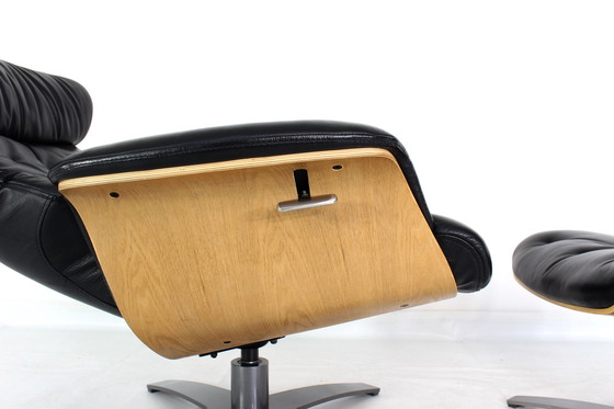 Image 1 of multi functional Scandinavian Lounge Chair / Fauteuil avec cuir et chêne