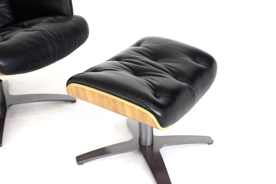 Image 1 of multi functional Scandinavian Lounge Chair / Fauteuil avec cuir et chêne