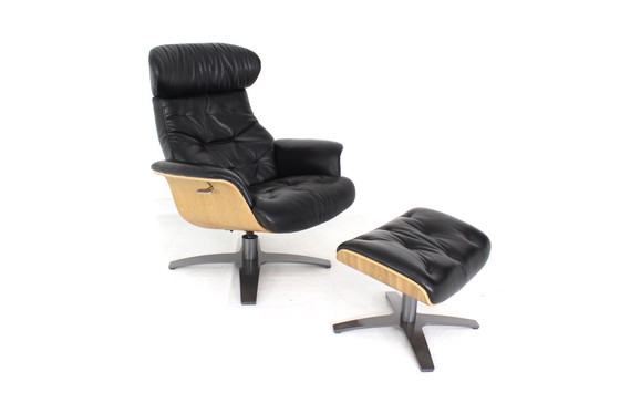 Image 1 of multi functional Scandinavian Lounge Chair / Fauteuil avec cuir et chêne