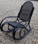 Chaise à bascule en rotin vintage
