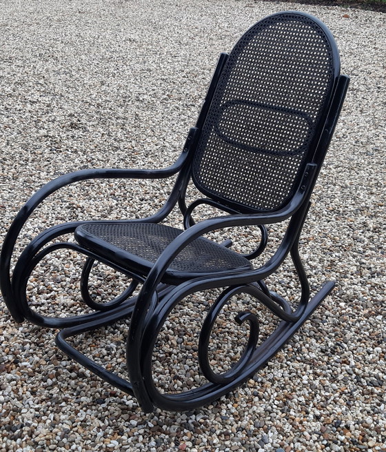 Image 1 of Chaise à bascule en rotin vintage