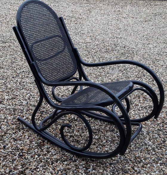 Image 1 of Chaise à bascule en rotin vintage