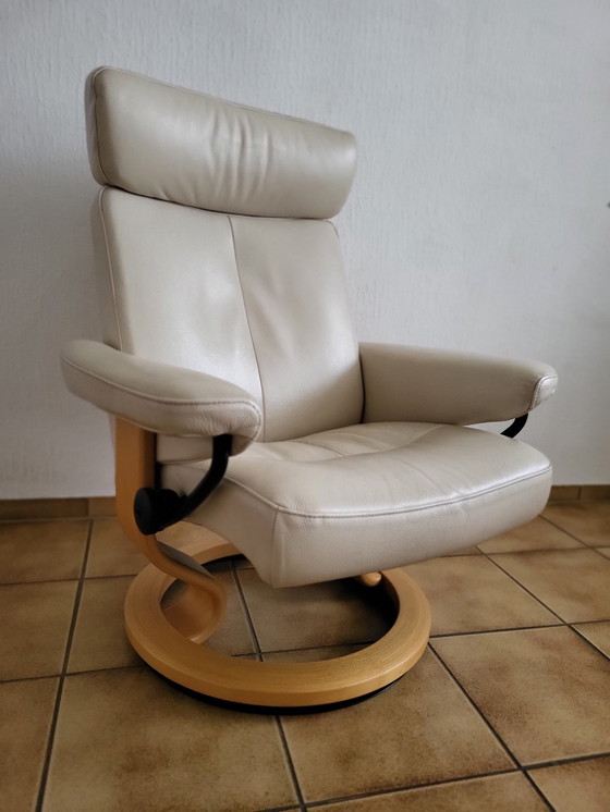 Image 1 of 2x Stressless chairs with footstools