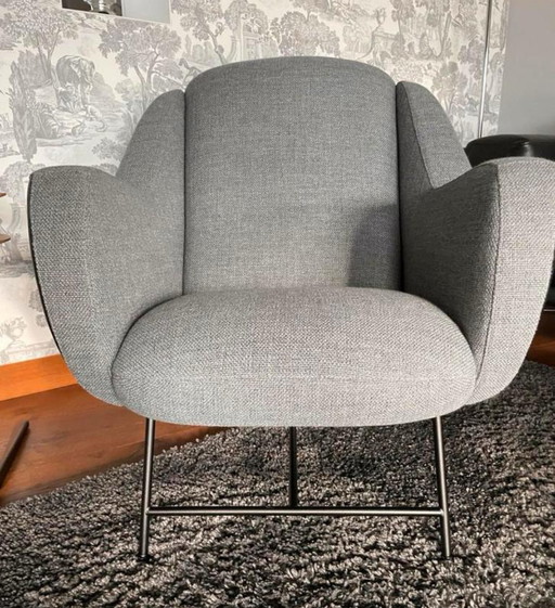 Leolux Anton armchair with footstool