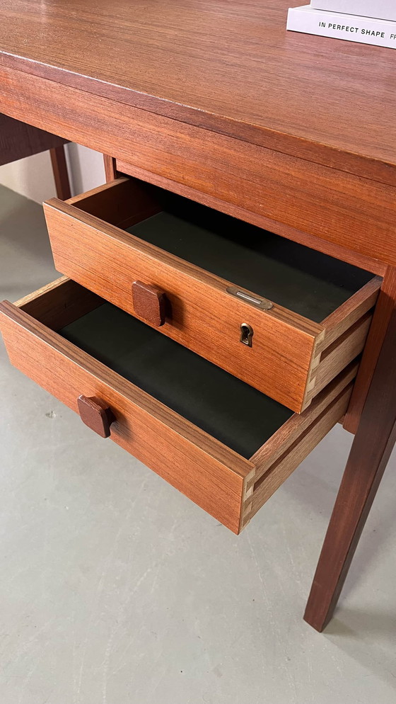 Image 1 of Bureau vintage danois en teck