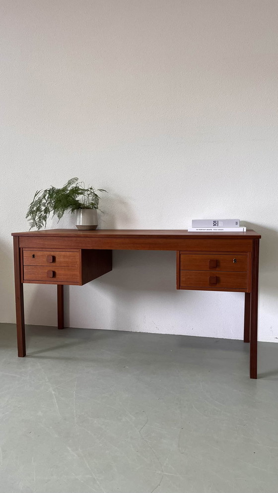 Image 1 of Bureau vintage danois en teck