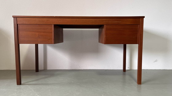 Image 1 of Bureau vintage danois en teck