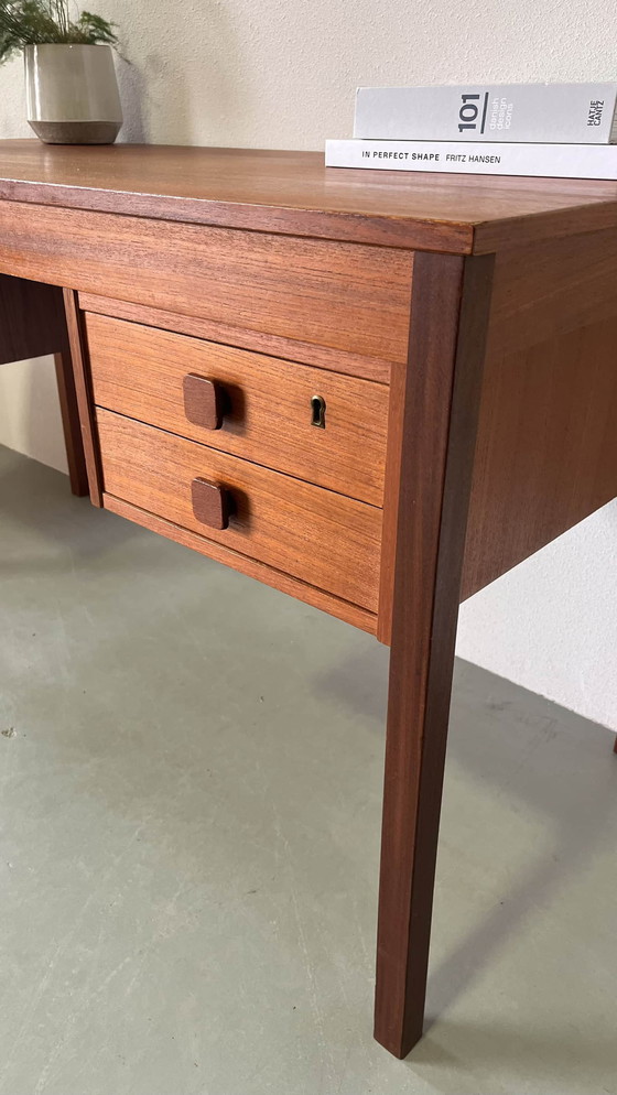 Image 1 of Bureau vintage danois en teck